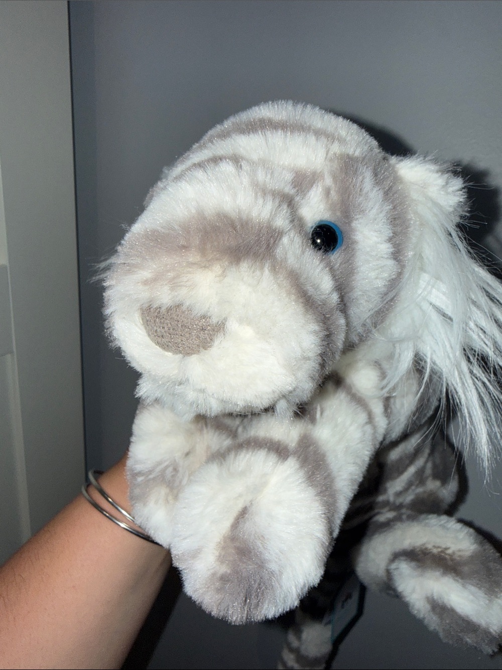 Jellycat Sacha Snow Tiger NWT - Picture 7 of 7